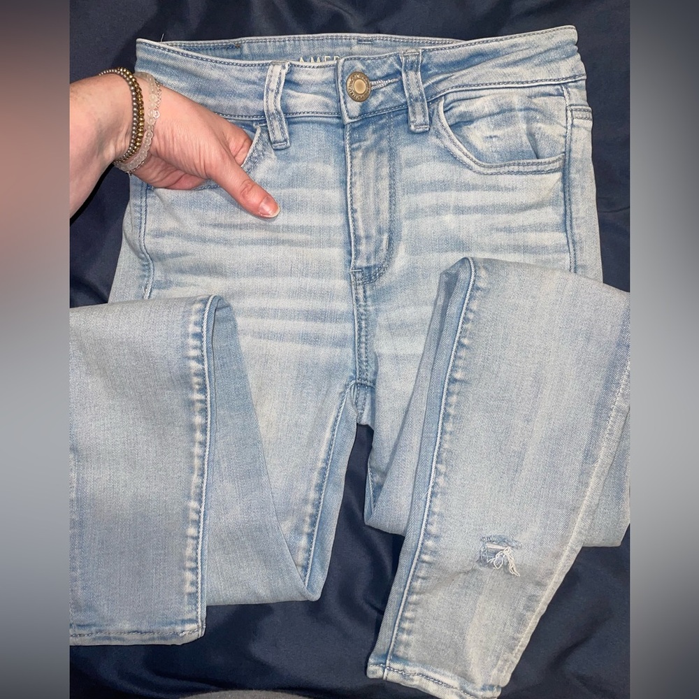 *NWOT 5Pocket American Eagle High Rise Light Wash Skinny Jeans With Ankle Rip